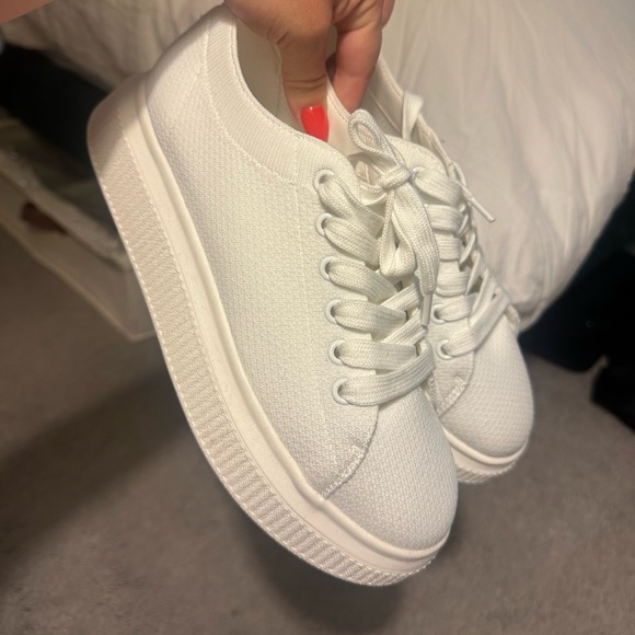 BP White Sneakers with Minimalist Design - Picture 1 of 3